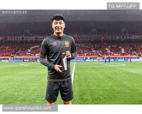 武磊足球明星头像高清图片分享展现其风采与魅力