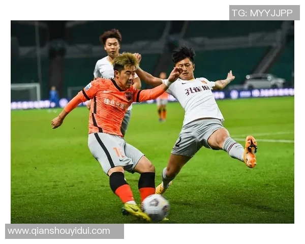 深圳足球队与重庆足球队实力对比赛后分析与总结